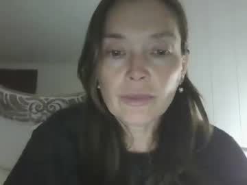 Vivi_Bee Chaturbate stream image from August 10, 2025