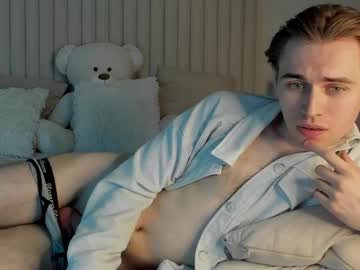 Williamdyson Chaturbate stream image from August 10, 2025