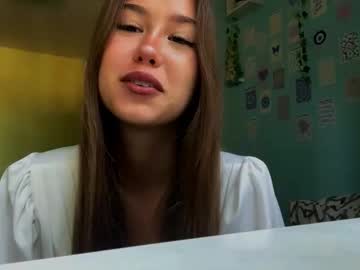 Leslifairey Chaturbate stream image from August 10, 2025