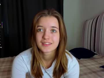 Mewaura Chaturbate stream image from August 10, 2025