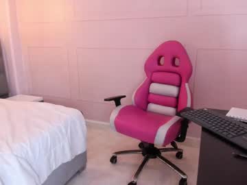 Brianacurve Chaturbate stream image from August 10, 2025
