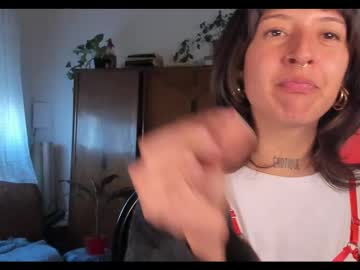 Blossomgin Chaturbate stream image from August 10, 2025