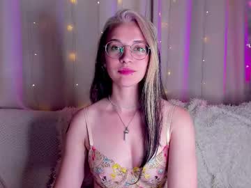 Cassy_Moore Chaturbate stream image from August 10, 2025