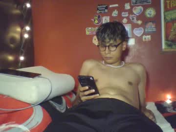 Alexrive0 Chaturbate stream image from August 11, 2025