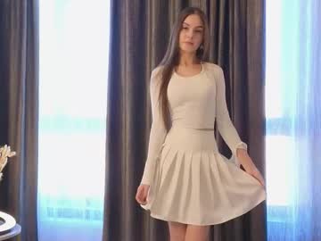 Traciblow Chaturbate stream image from August 11, 2025