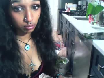 Mon3ytr33 Chaturbate stream image from August 11, 2025