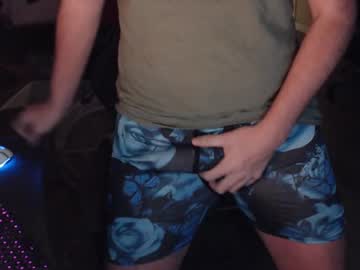 Rthrowaway777 Chaturbate stream image from August 11, 2025