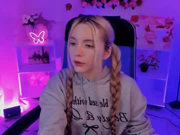 Aurorawrenfield Chaturbate stream image from August 11, 2025