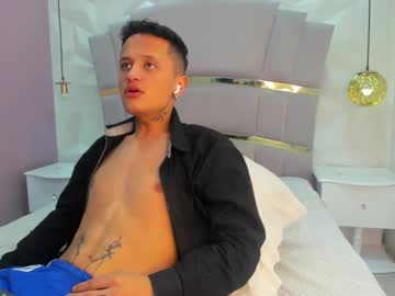 Skinnyzeth Chaturbate stream image from August 11, 2025