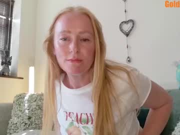 Goldie_Peach Chaturbate stream image from August 11, 2025