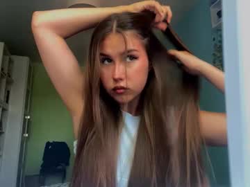 Leslifairey Chaturbate stream image from August 11, 2025