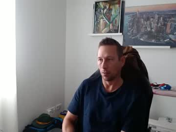 Alexhunter4u Chaturbate stream image from August 11, 2025