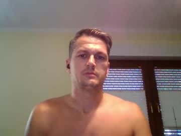 Piercingsxxx Chaturbate stream image from August 11, 2025