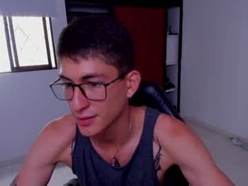 Jhonleving Chaturbate stream image from August 11, 2025