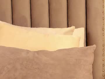 Kitty_Hot66 Chaturbate stream image from August 12, 2025