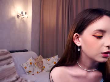 Moiregathright Chaturbate stream image from August 12, 2025