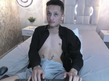 Skinnyzeth Chaturbate stream image from August 12, 2025