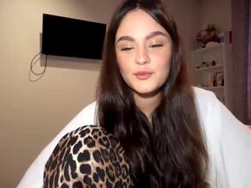Twylariggen Chaturbate stream image from August 12, 2025