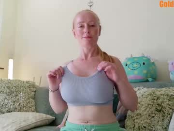 Goldie_Peach Chaturbate stream image from August 12, 2025
