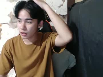 Xluminous Chaturbate stream image from August 12, 2025