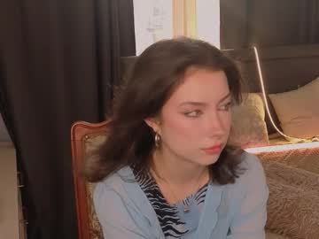 Minervauzzle Chaturbate stream image from August 12, 2025