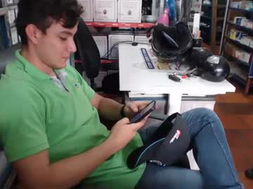 Geckohot25 Chaturbate stream image from August 12, 2025
