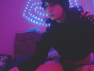 Reiv_Femboy Chaturbate stream image from August 13, 2025