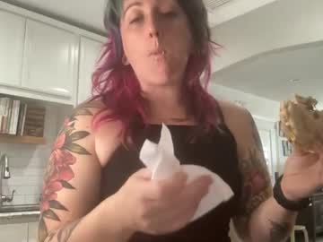 Avery_Madison Chaturbate stream image from August 13, 2025