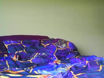 Elenaqueen28 Chaturbate stream image from August 13, 2025