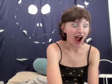Maddlips Chaturbate stream image from August 13, 2025