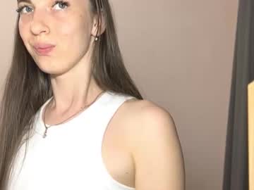 Prettyyy_Angel Chaturbate stream image from August 13, 2025