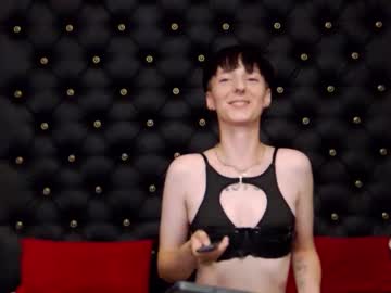 Lunadevill Chaturbate stream image from August 13, 2025