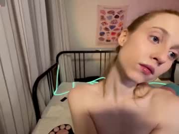Purplebeawer Chaturbate stream image from August 13, 2025