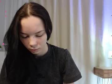 Lynettedennett Chaturbate stream image from August 14, 2025