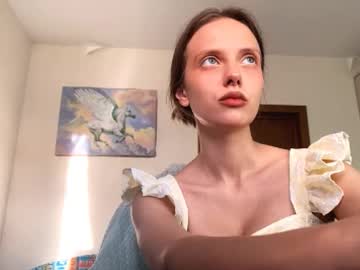 Madlynhennigan Chaturbate stream image from August 14, 2025