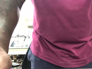 Salgozzi Chaturbate stream image from August 14, 2025