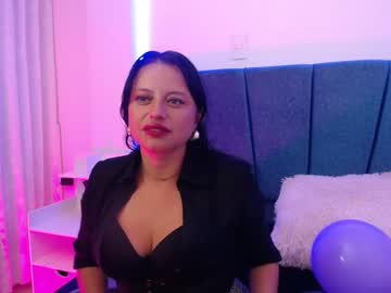 Soffylovee Chaturbate stream image from August 14, 2025