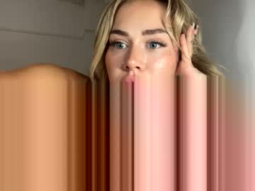 Robyn_Richards Chaturbate stream image from August 15, 2025