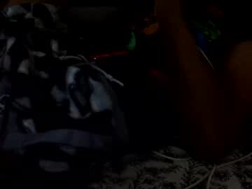 Yollyomega Chaturbate stream image from August 15, 2025