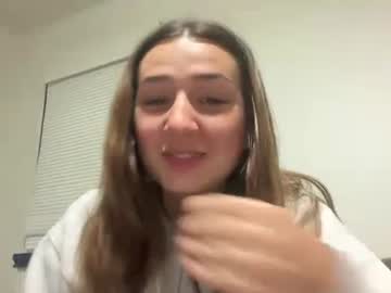 Starqueenieee Chaturbate stream image from August 15, 2025