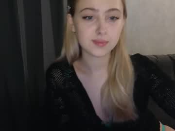 Kittynchloe Chaturbate stream image from August 15, 2025