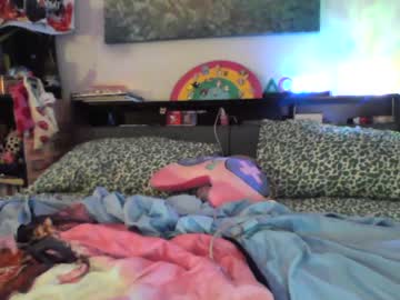 Zaddyslilslutbucket Chaturbate stream image from August 15, 2025
