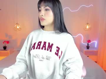 Cuteezoe Chaturbate stream image from August 15, 2025