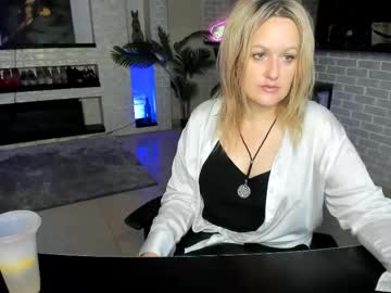 Mariemlui Chaturbate stream image from August 15, 2025