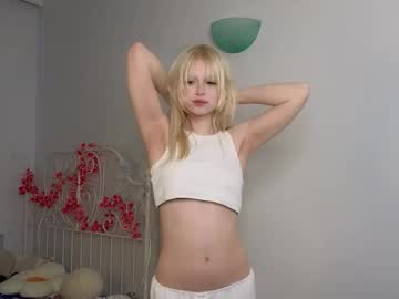 Snowwwgirl Chaturbate stream image from August 15, 2025