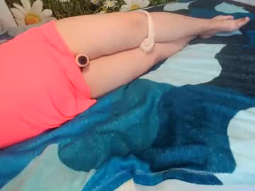 Annaxgoldx Chaturbate stream image from August 15, 2025