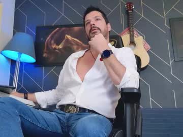 Aaronbomer Chaturbate stream image from August 15, 2025