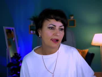 Helenbeler Chaturbate stream image from August 15, 2025