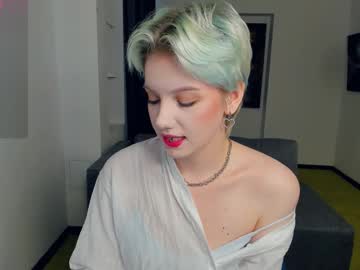 Nakishacroshaw Chaturbate stream image from August 15, 2025
