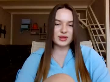 Lilyygray Chaturbate stream image from August 15, 2025